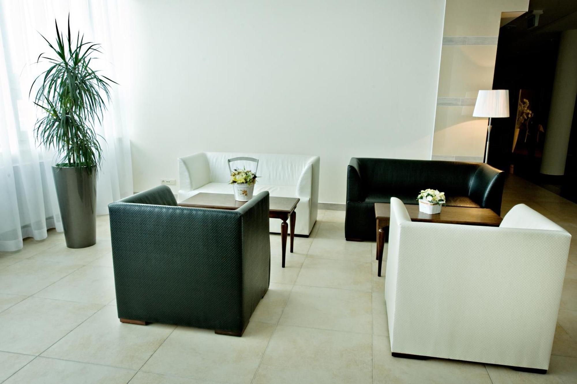 Hotel Prezydencki 3-Star Rzeszów Esterno foto